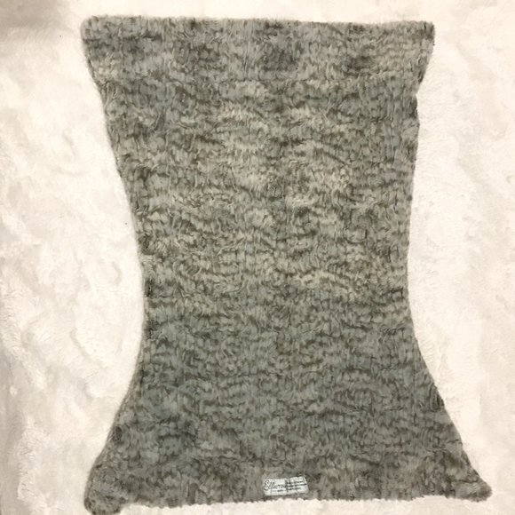 Elfarrow Faux Fur Red and Lime Long Honeycomb Reversible Neck Warmer - Picture 5 of 12